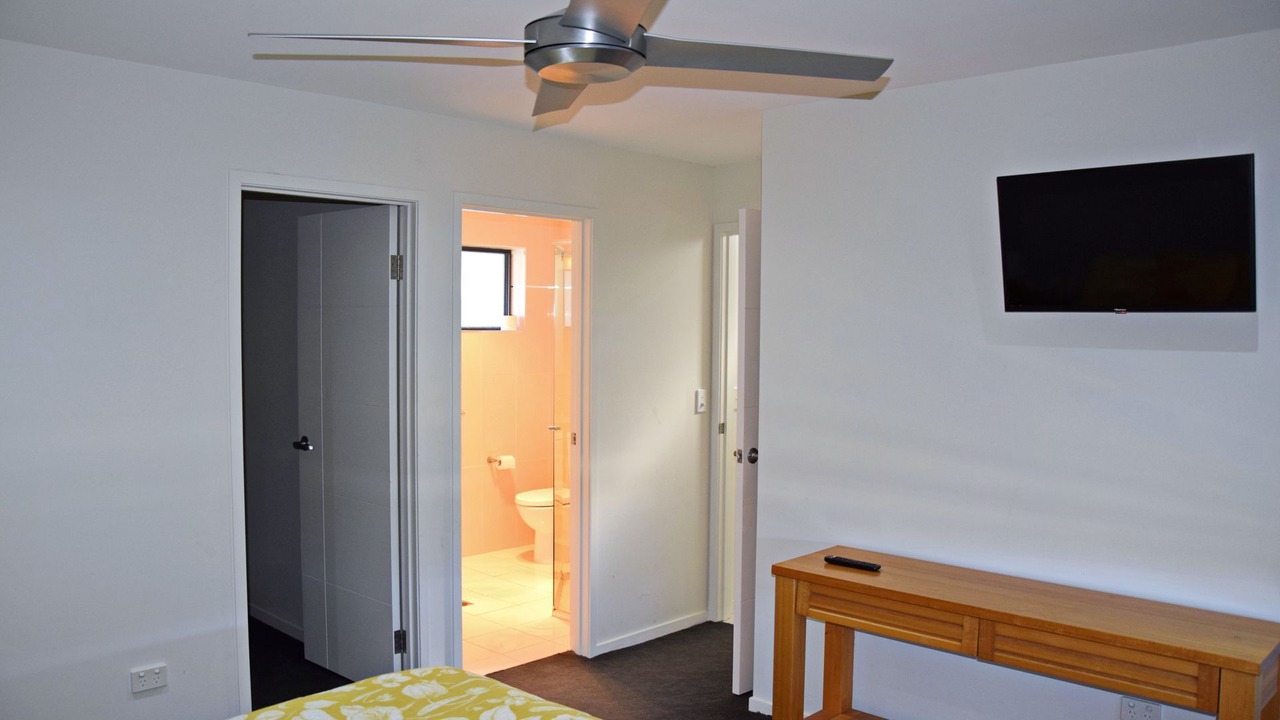 Photo of Others in Hat Head