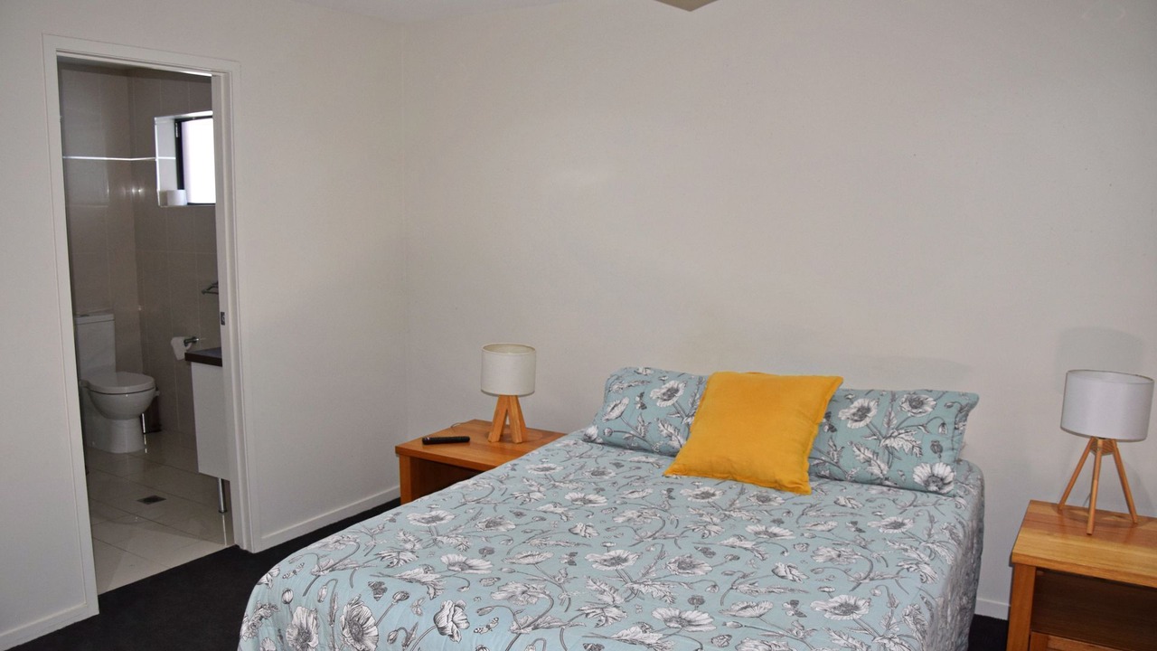 Photo of Others in Hat Head