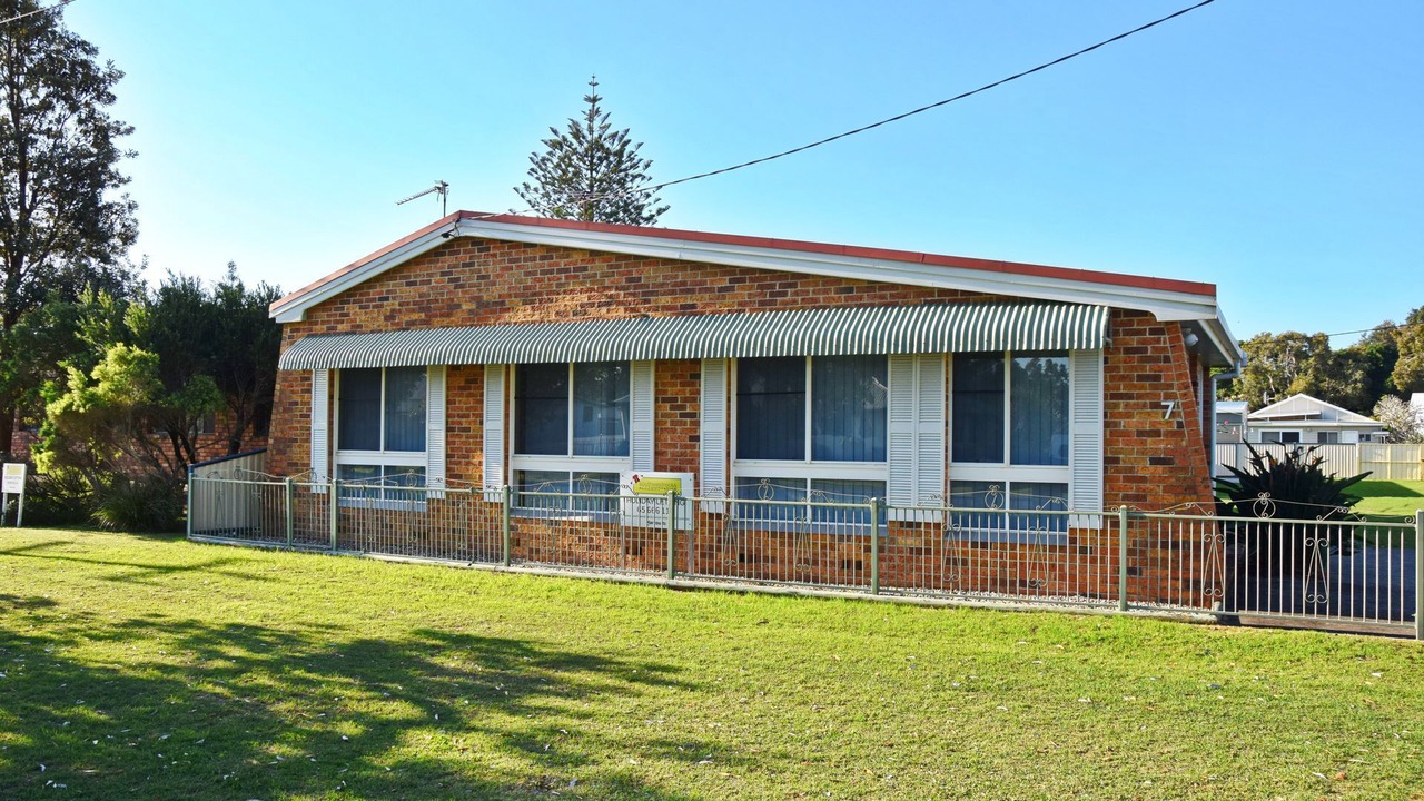 Photo of Others in Hat Head