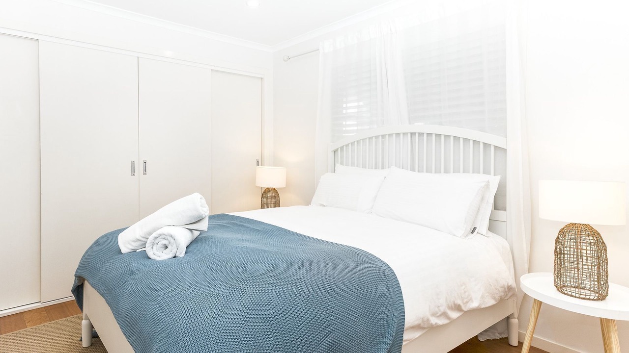 Photo of Others in Hat Head