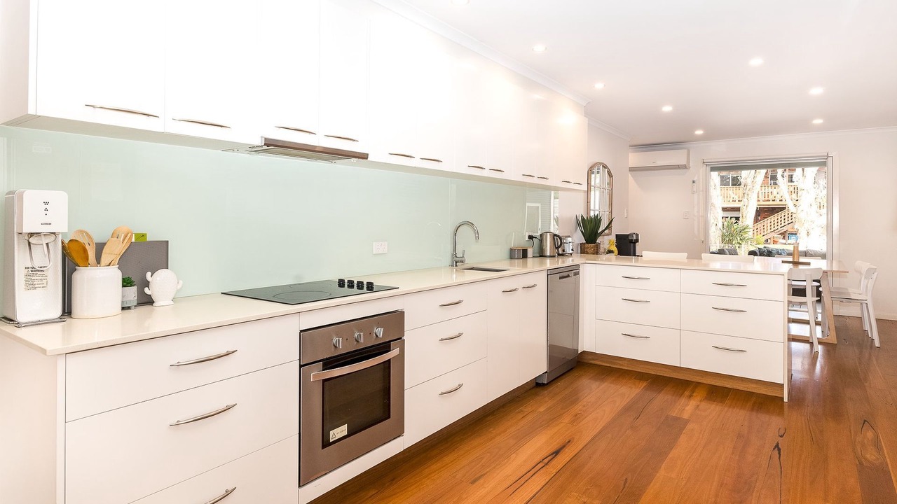 Photo of Others in Hat Head