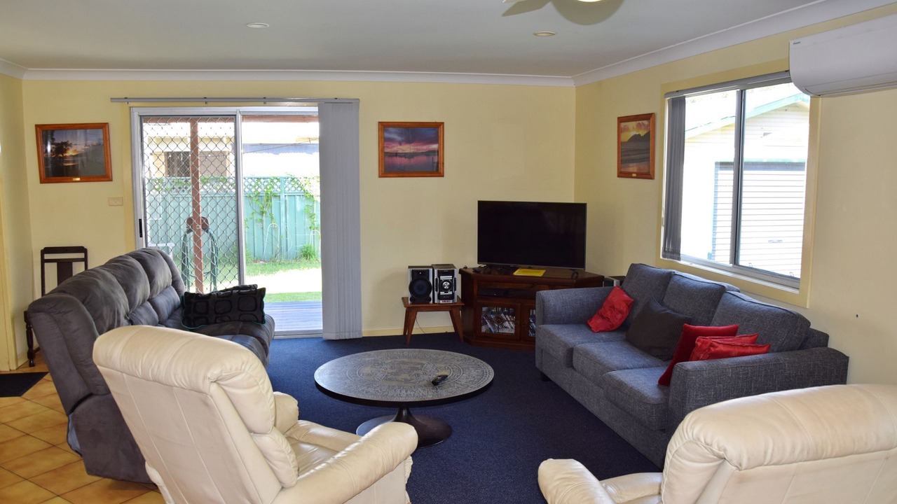 Photo of Others in Hat Head