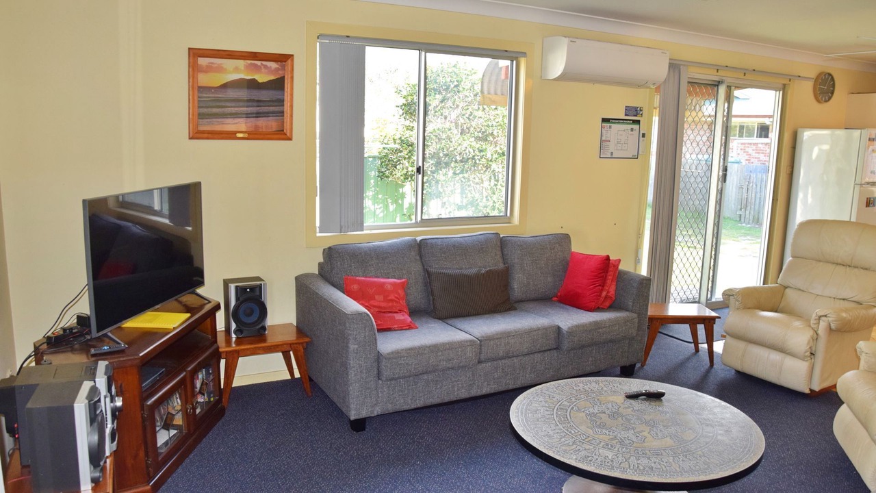 Photo of Others in Hat Head