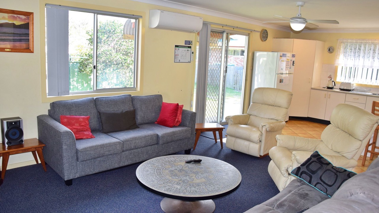 Photo of Others in Hat Head