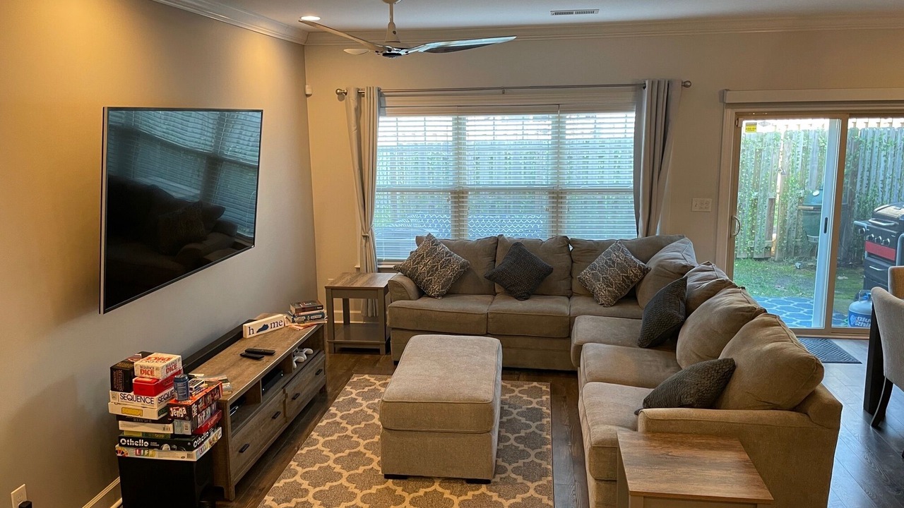 Photo of Livingroom in Downtown