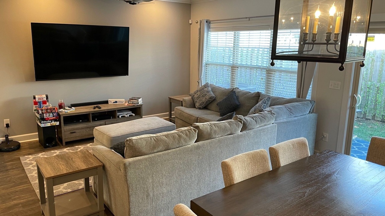 Photo of Livingroom in Downtown