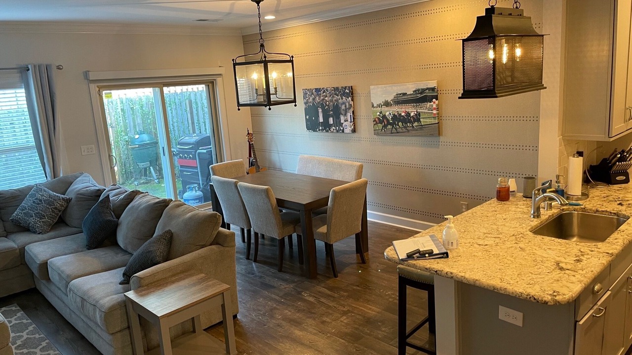 Photo of Livingroom in Downtown