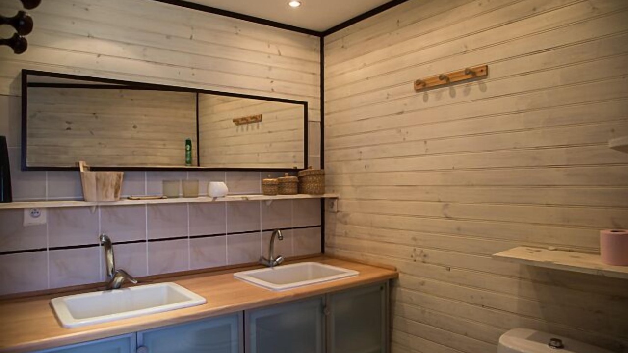 Photo of Bathroom in Les Moutiers-en-Retz