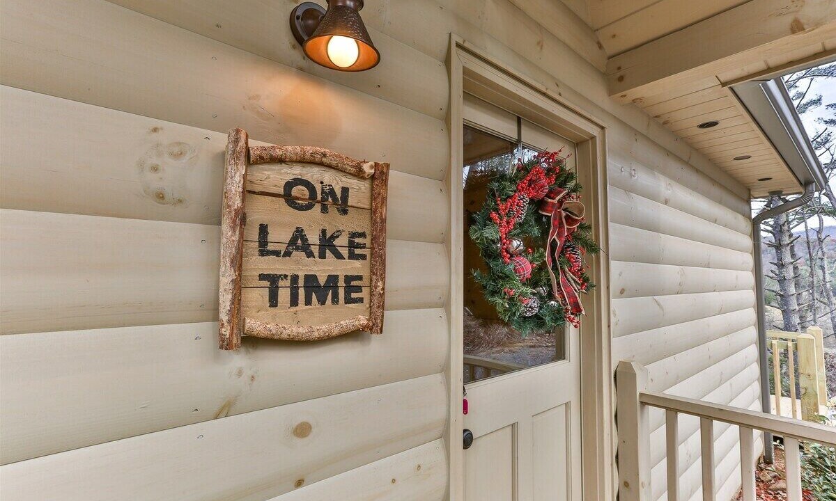 Photo of Outdoor in Cherry Log
