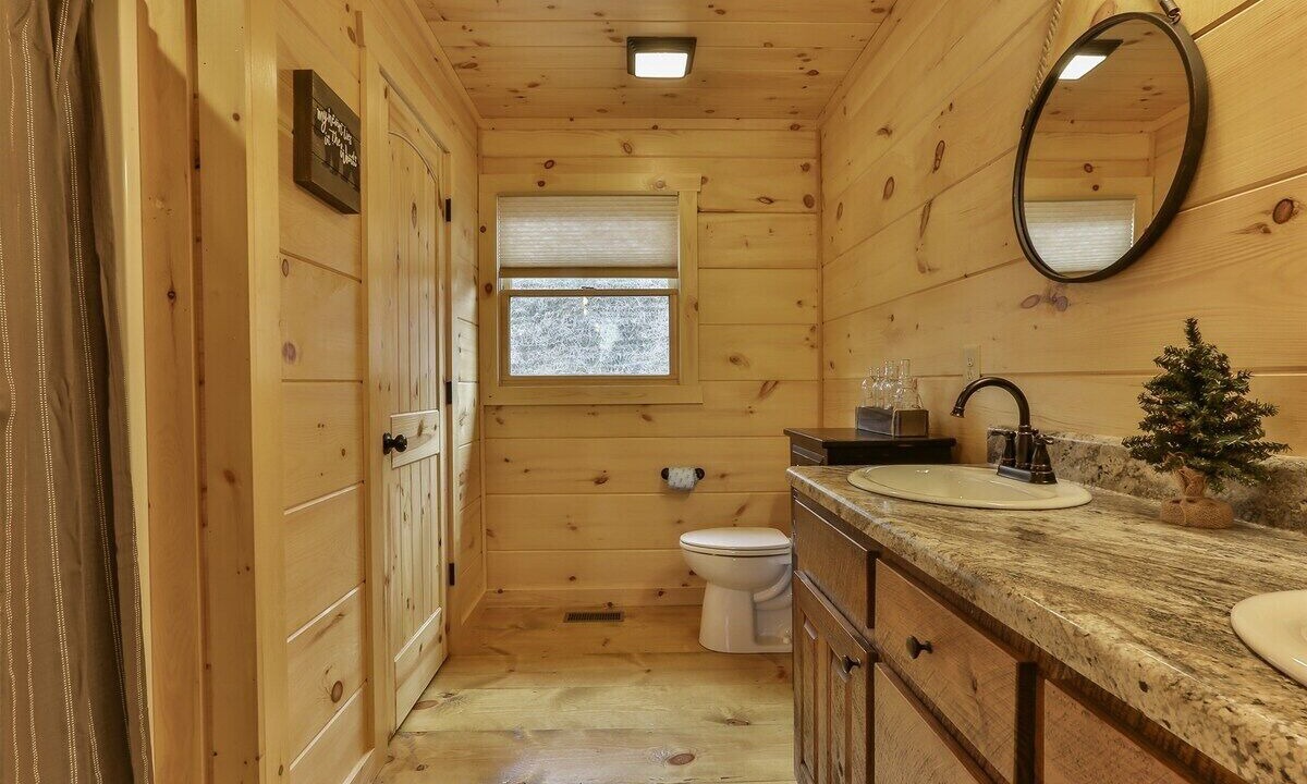 Photo of Bathroom in Cherry Log