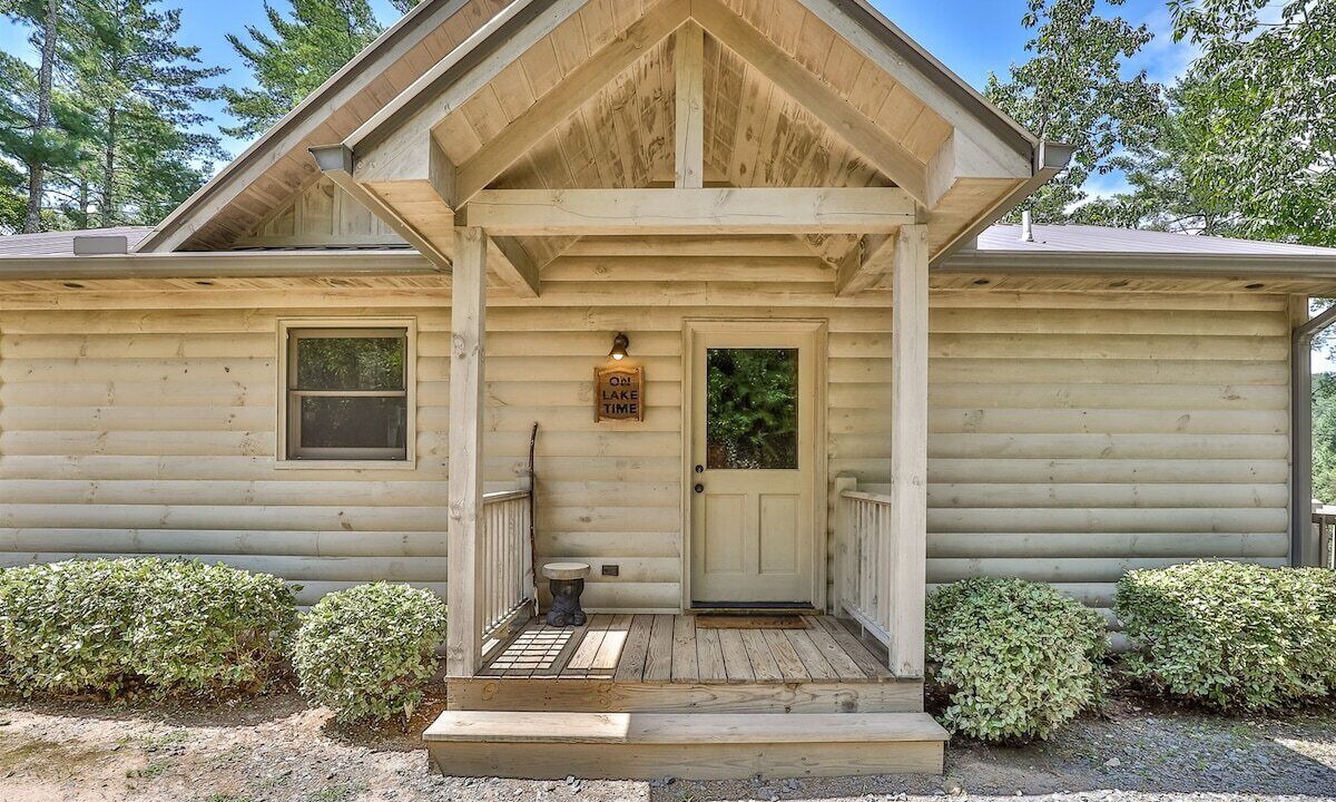 Photo of Outdoor in Cherry Log