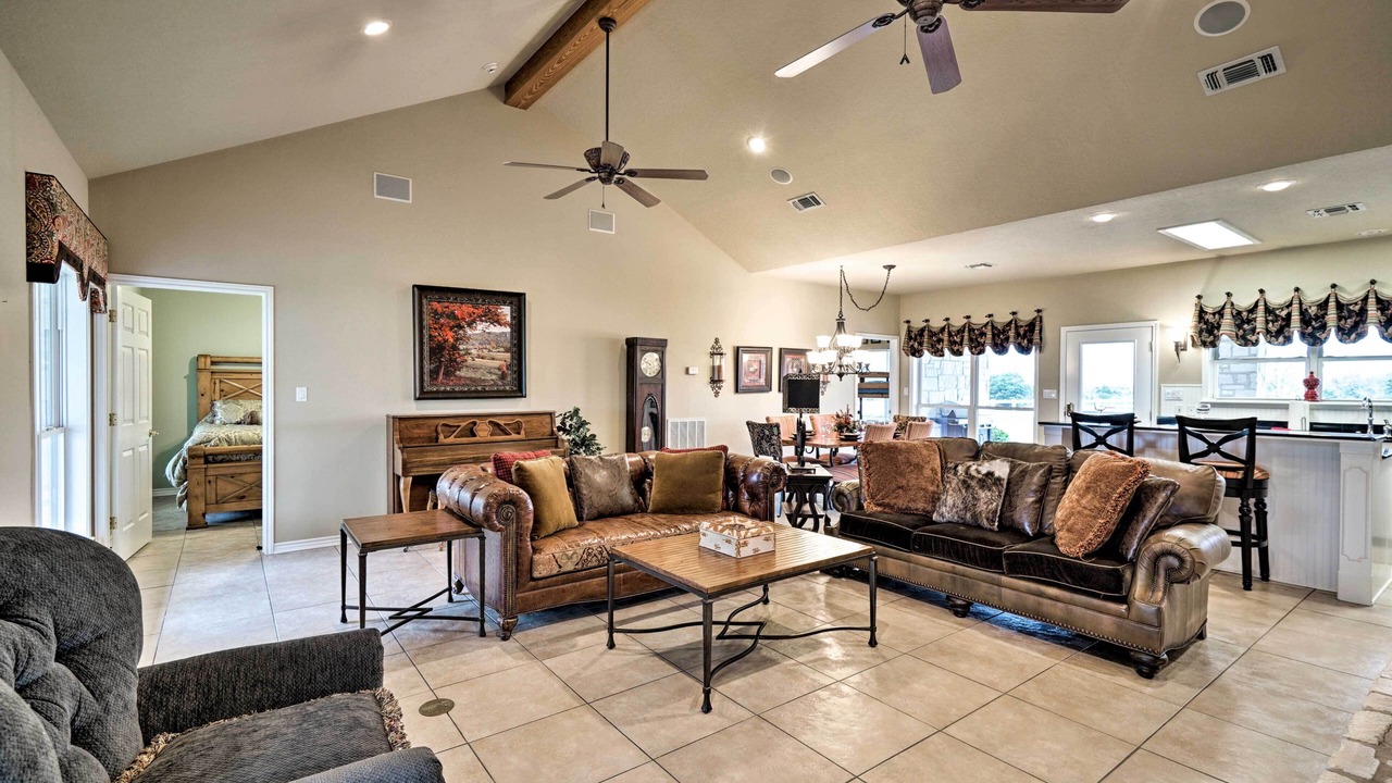 Photo of Livingroom in Waelder