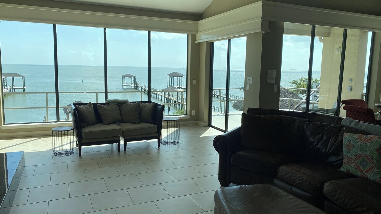 Photo of Livingroom in Clear Lake Shores