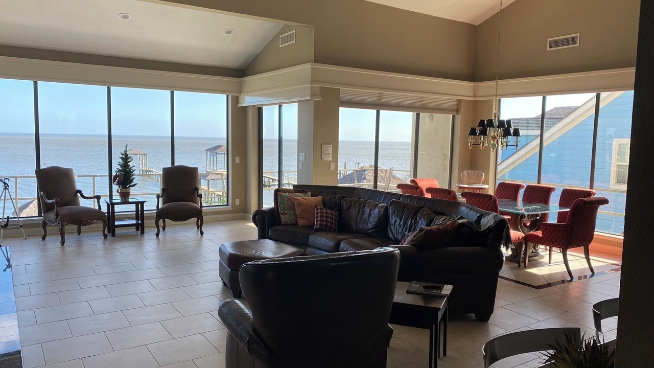 Photo of Livingroom in Clear Lake Shores