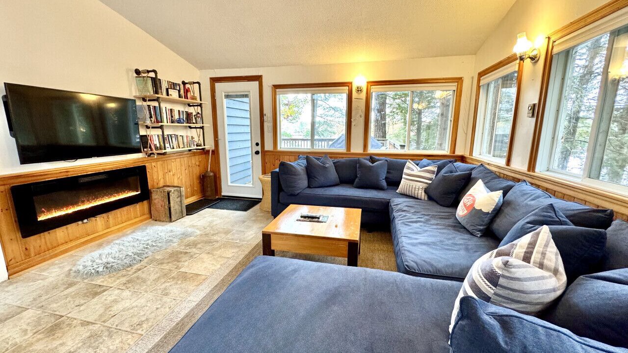 Photo of Livingroom in Georgian Bay