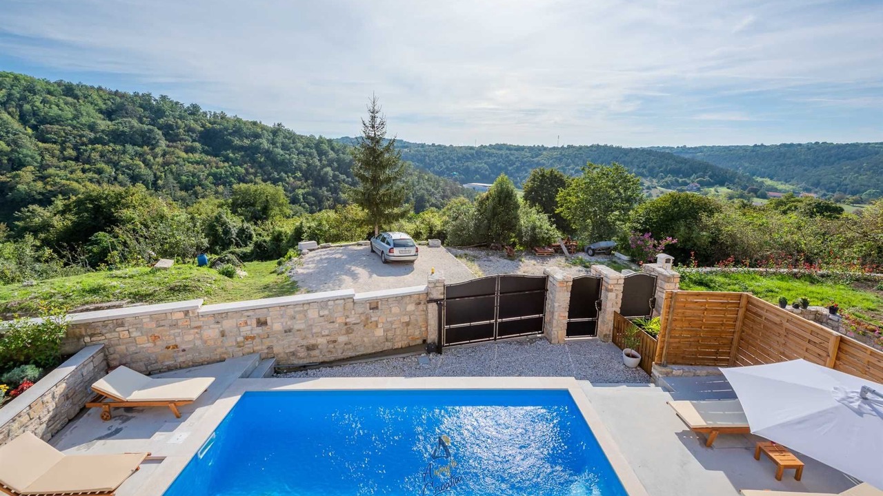 Photo of Outdoor in Beram