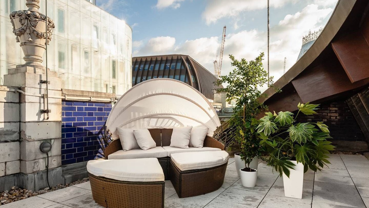 Photo of Patio Balcony in Chinatown