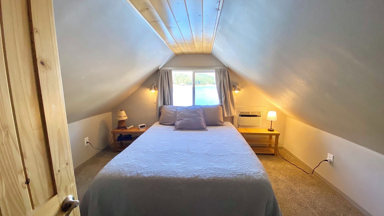 Photo of Bedroom in Loon Lake