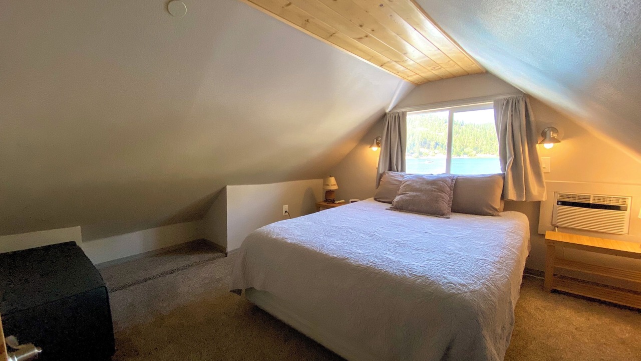 Photo of Bedroom in Loon Lake