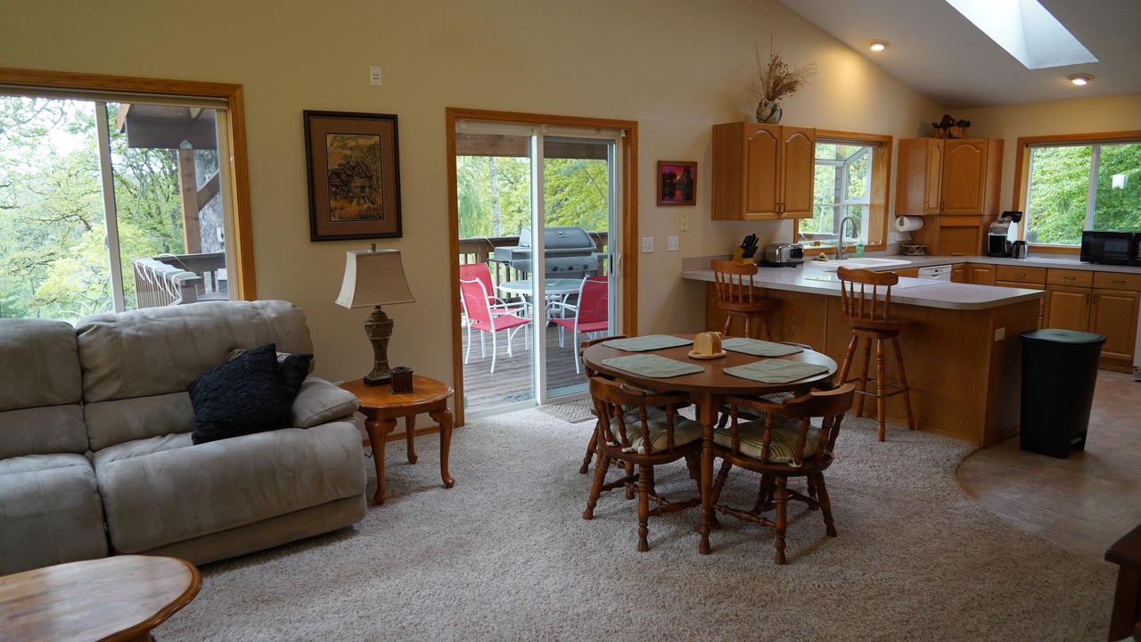 Photo of Livingroom in Amity