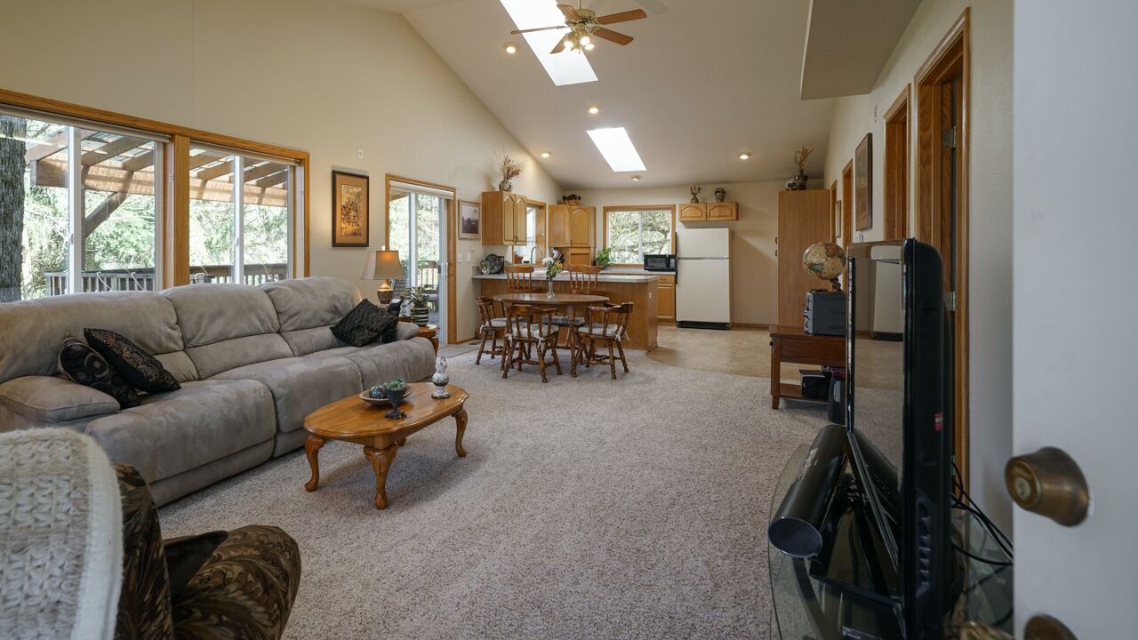 Photo of Livingroom in Amity