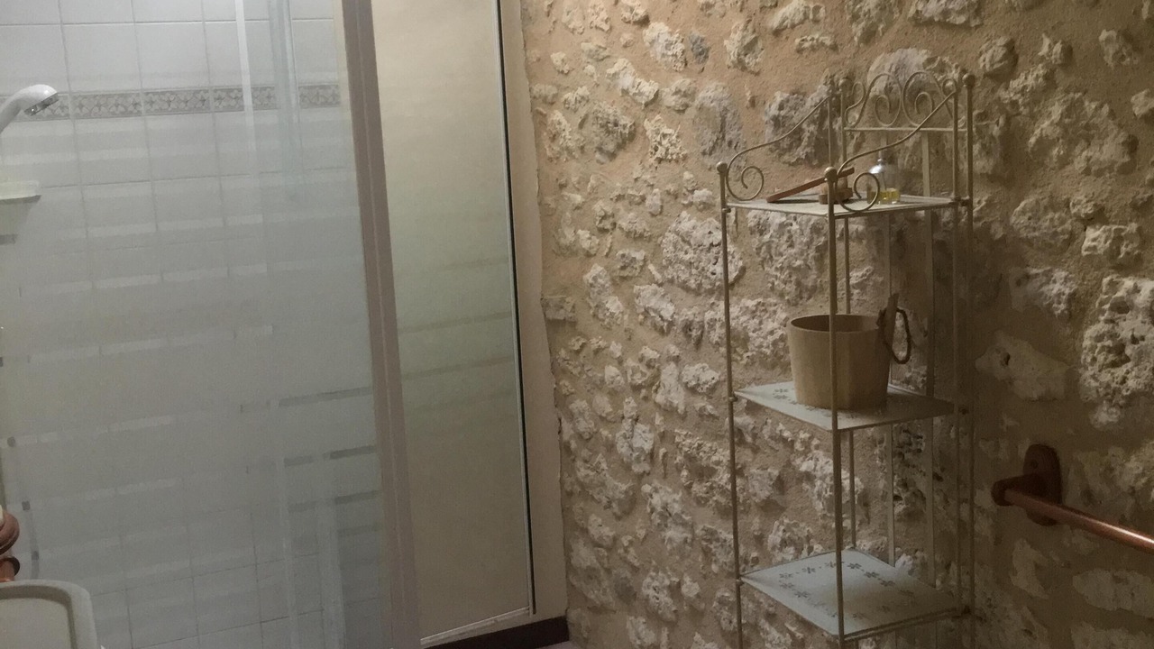 Photo of Bathroom in Les Leves-et-Thoumeyragues