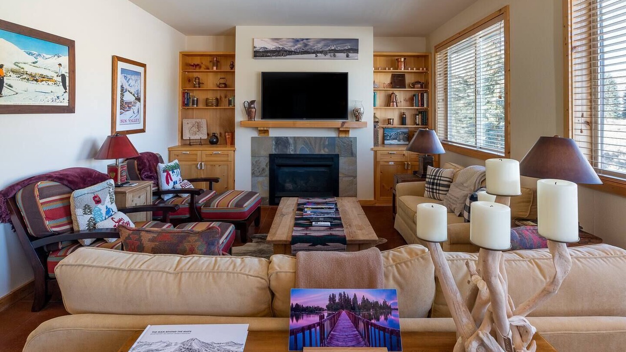 Photo of Livingroom in Warm Springs