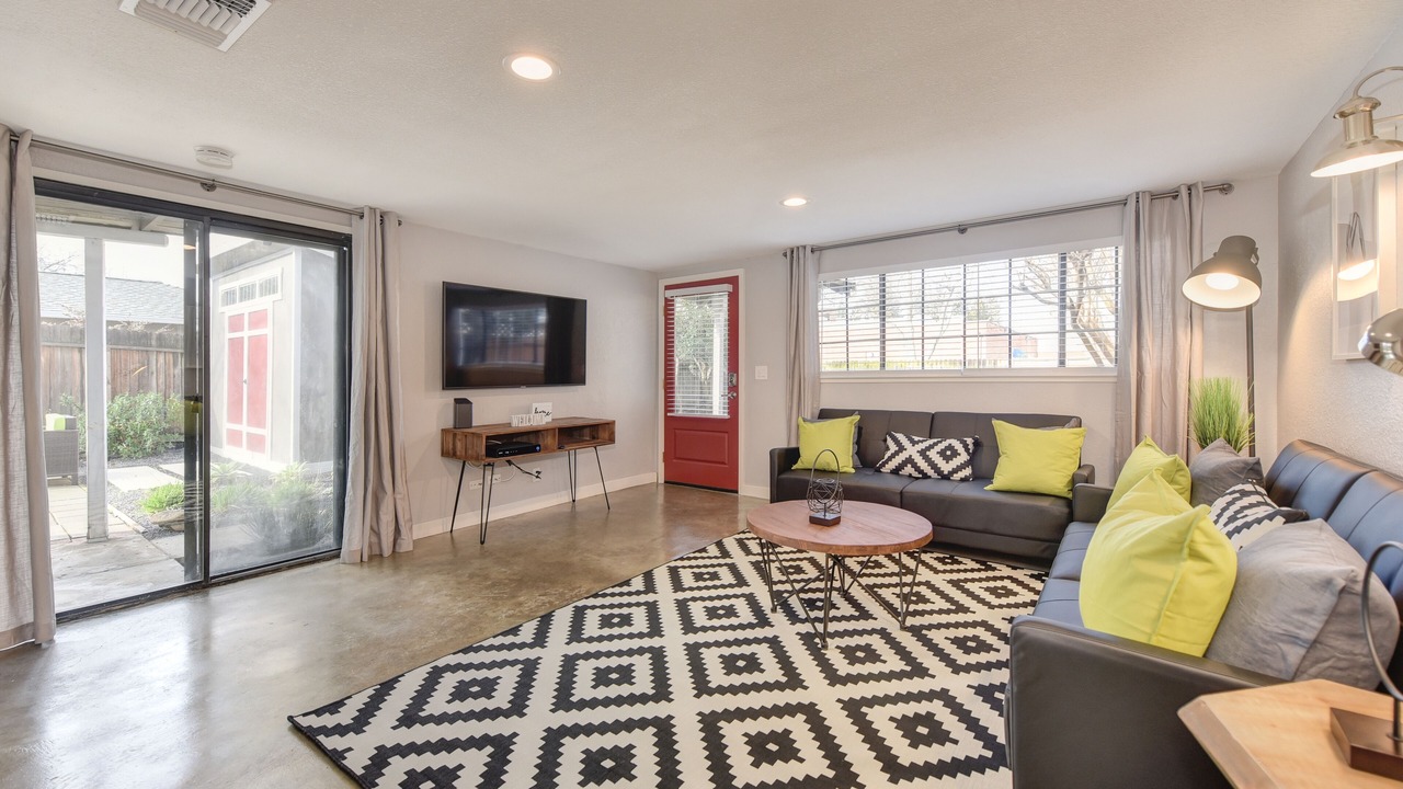 Photo of Livingroom in Central Sacramento