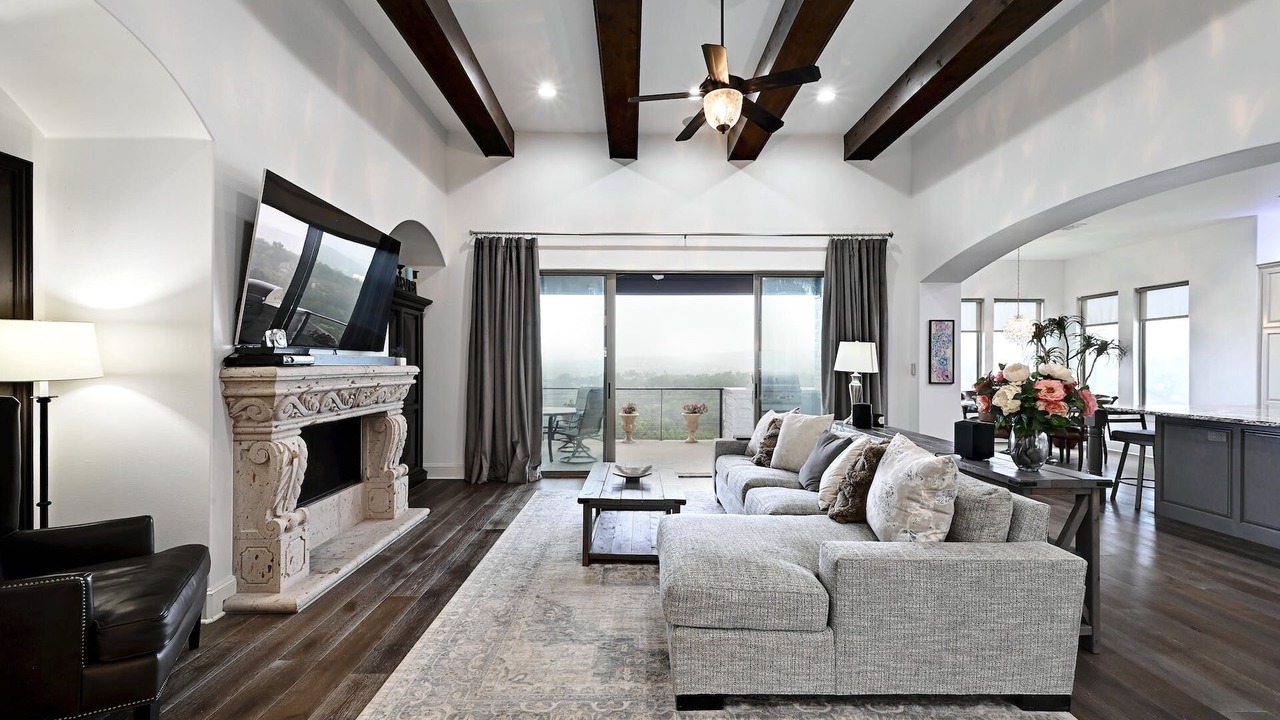 Photo of Livingroom in Lakeway