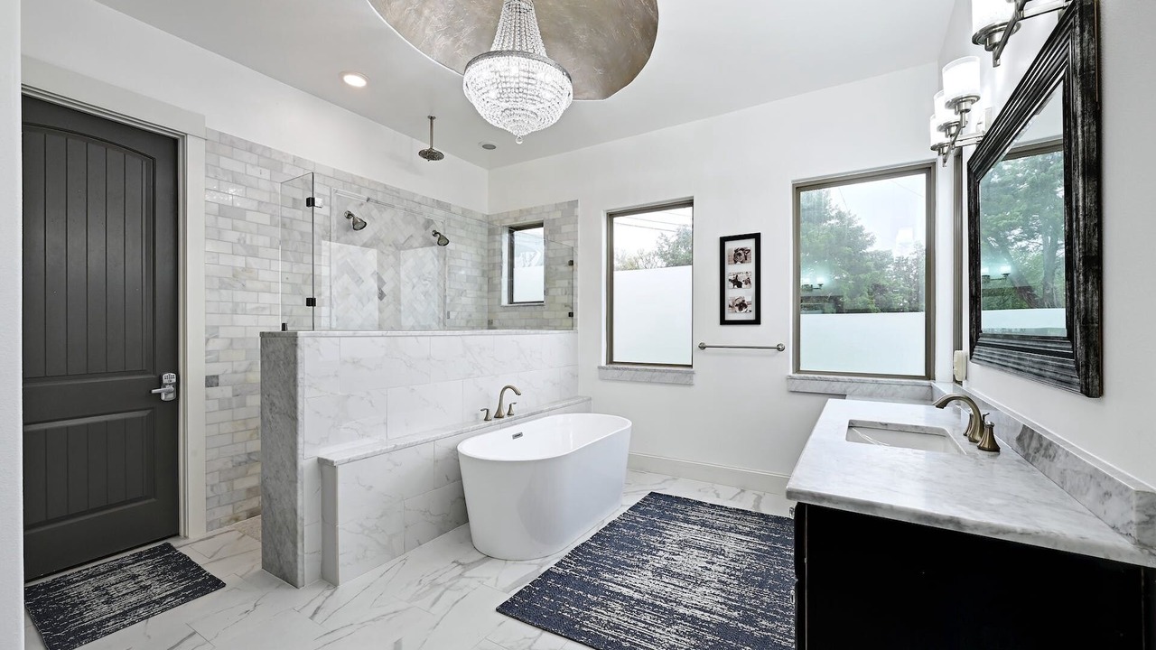Photo of Bathroom in Lakeway
