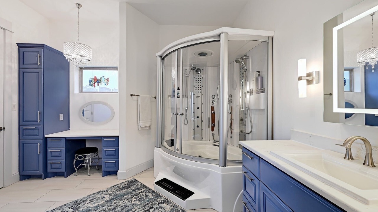 Photo of Bathroom in Lakeway