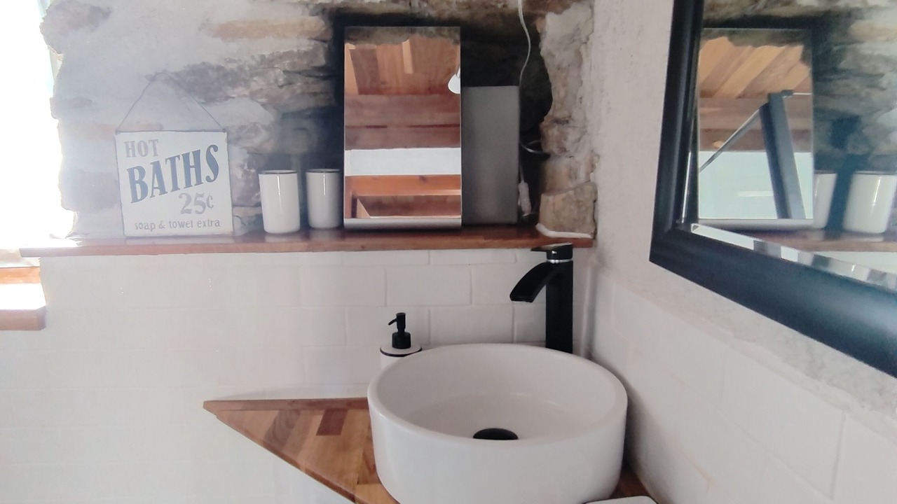 Photo of Bathroom in Tremeoc