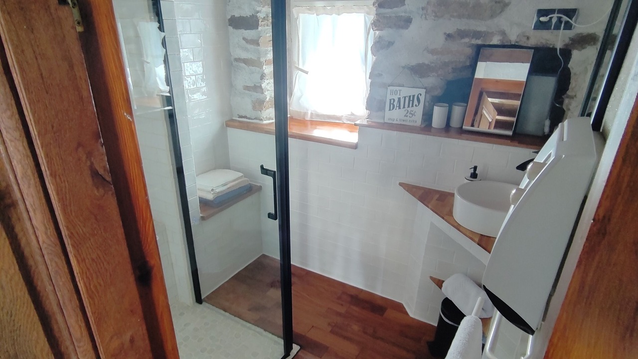 Photo of Bathroom in Tremeoc