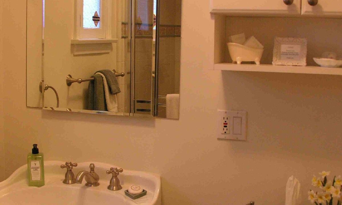 Photo of Bathroom in Valley Village
