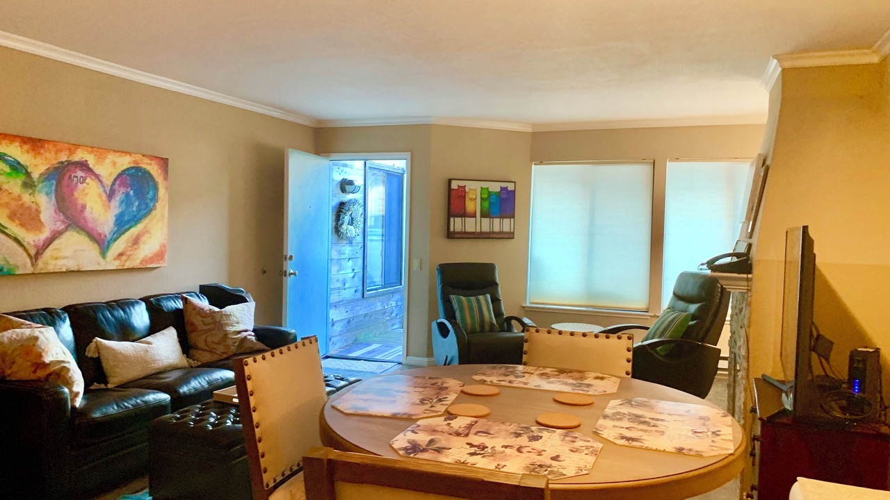 Photo of Livingroom in Monterey