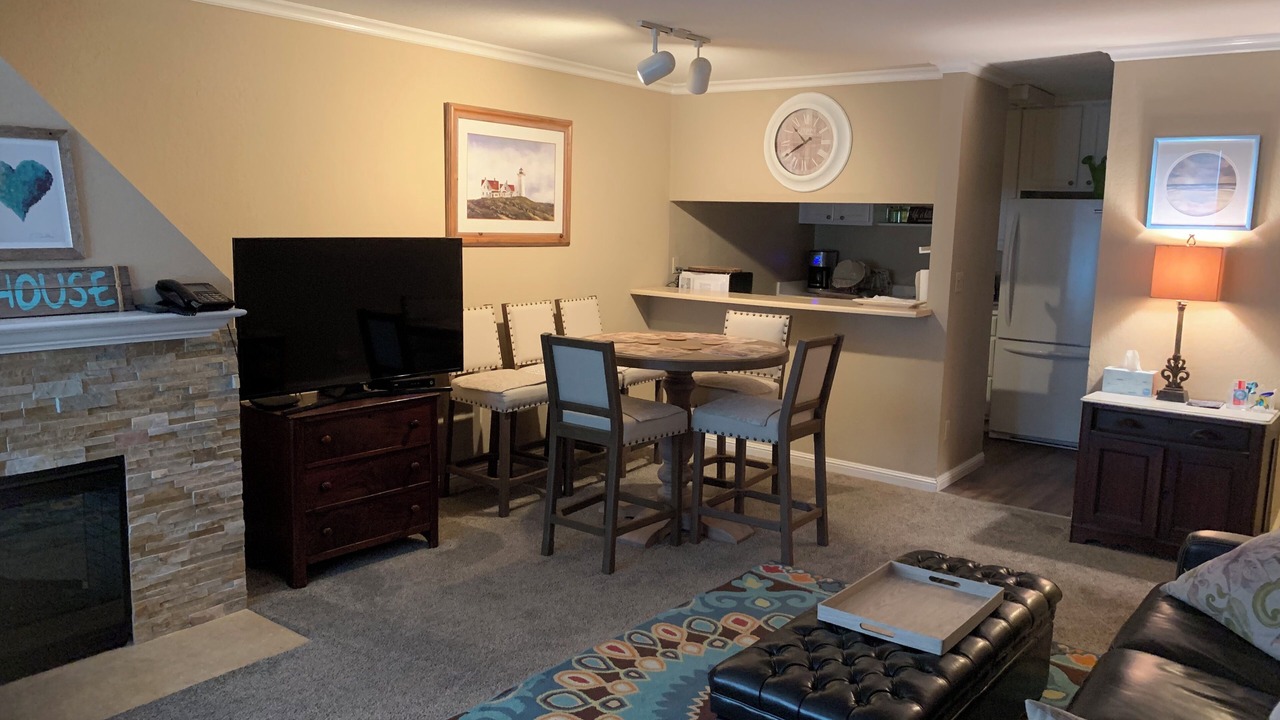 Photo of Livingroom in Monterey
