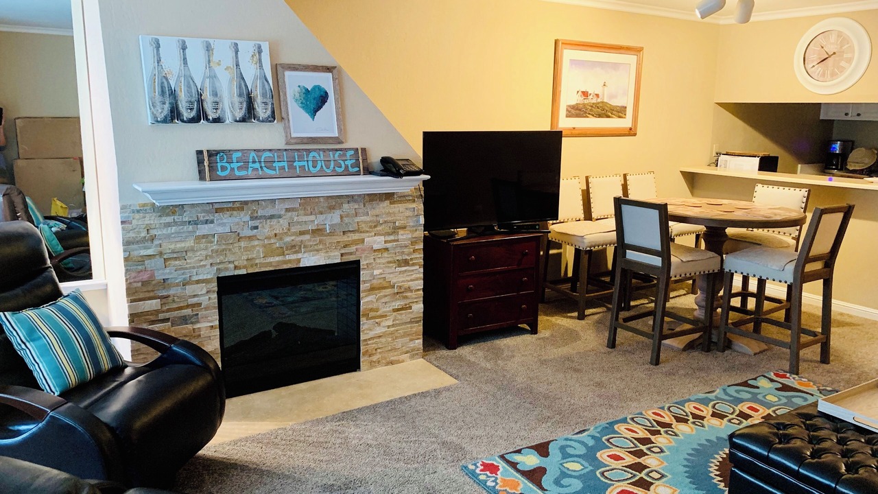 Photo of Livingroom in Monterey