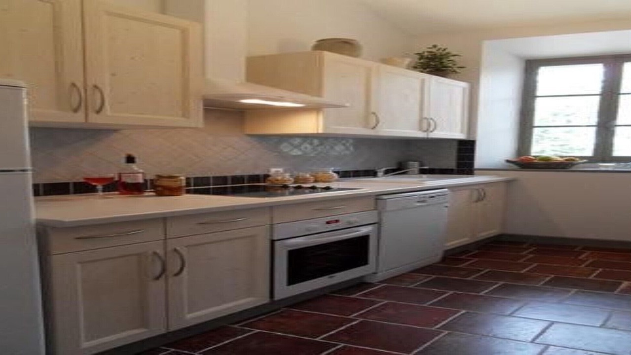 Photo of Kitchen in Marseillette