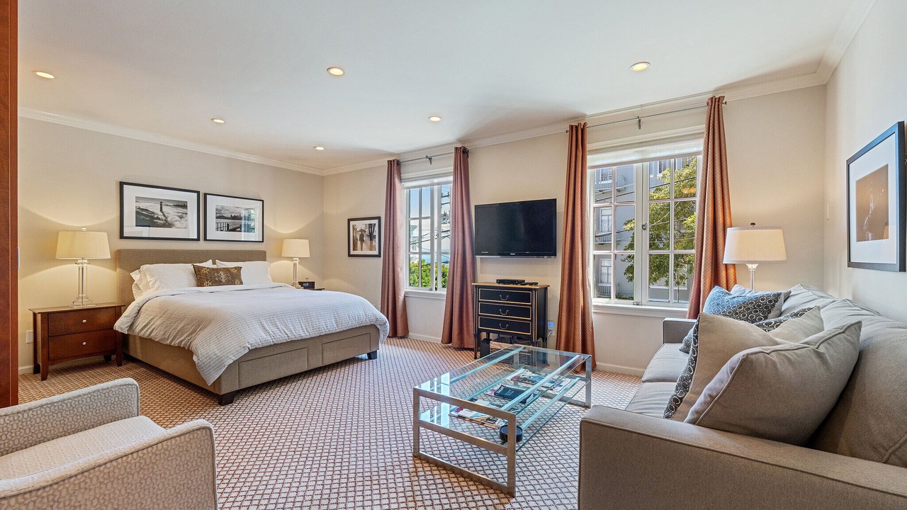 Photo of Others in Russian Hill