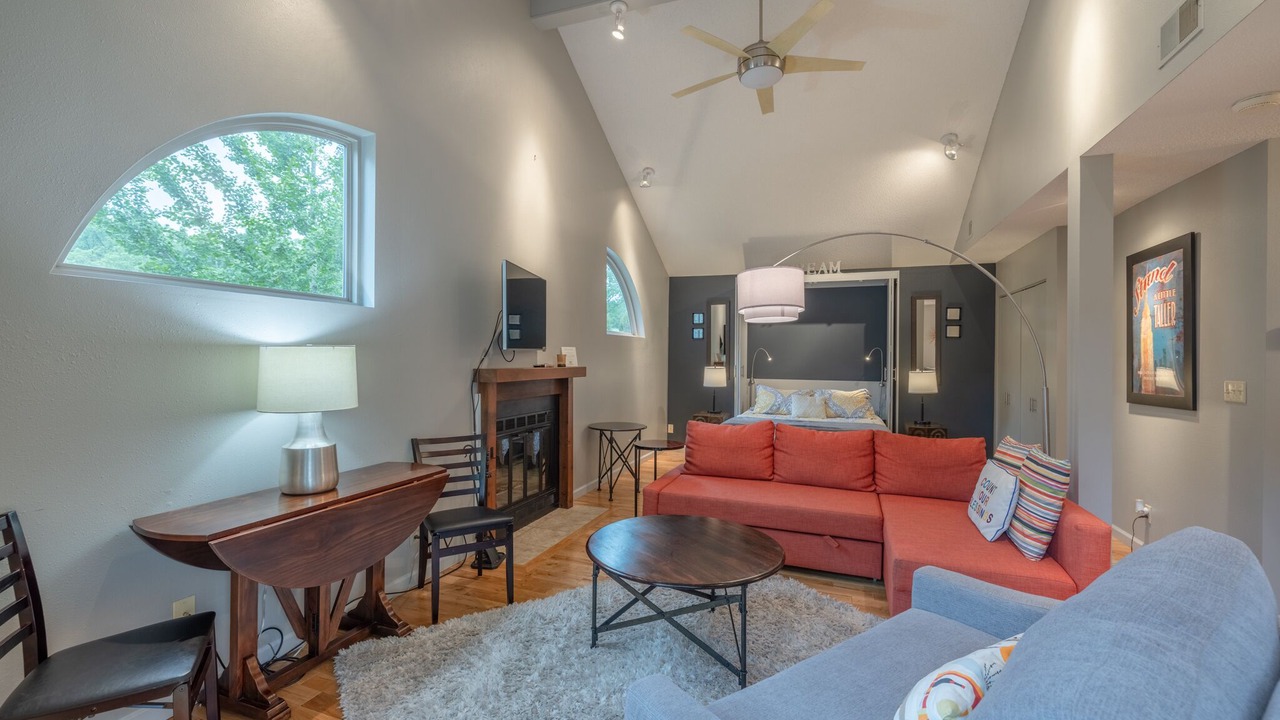Photo of Livingroom in Innsbrook