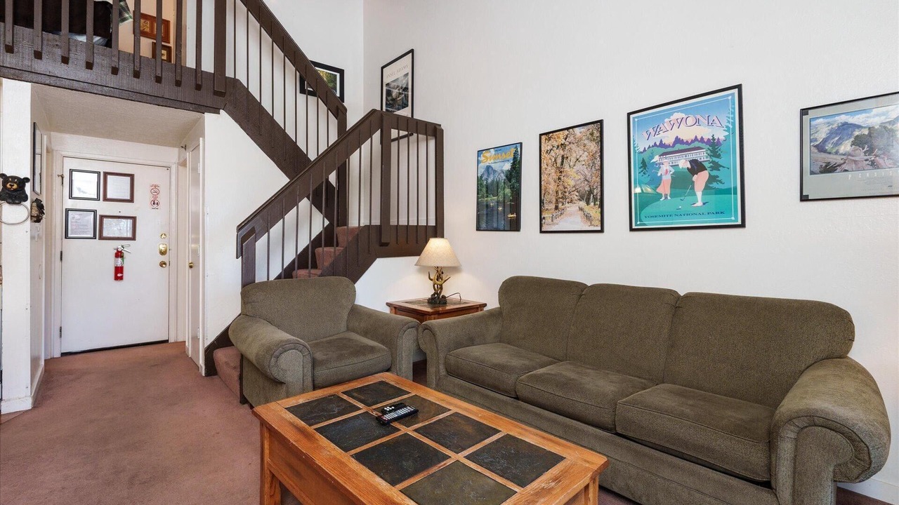 Photo of Livingroom in Yosemite West