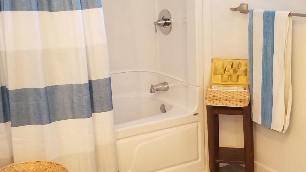 Photo of Bathroom in La Cale-a-Will