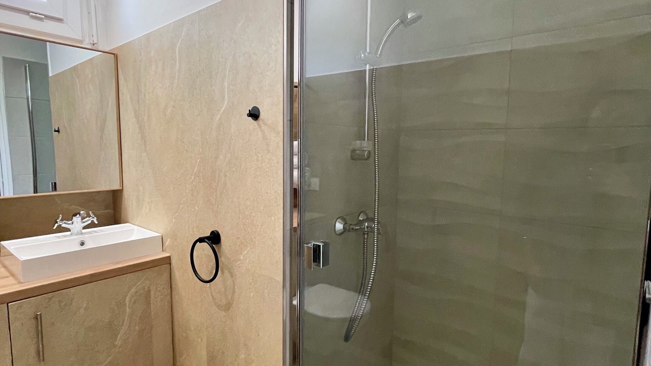 Photo of Bathroom in L'Isle-sur-la-Sorgue