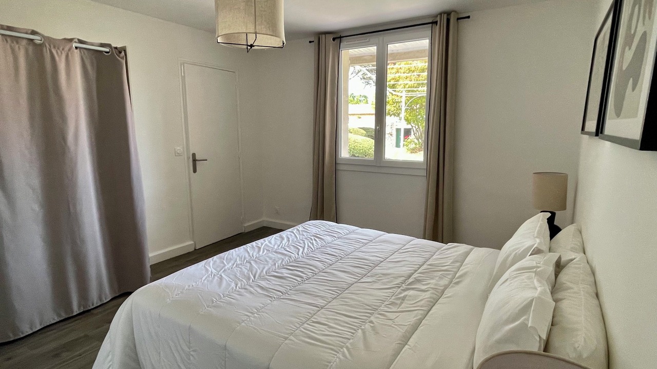 Photo of Bedroom in L'Isle-sur-la-Sorgue