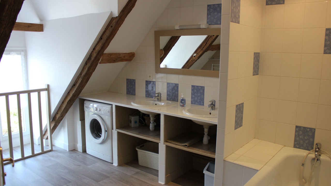 Photo of Bathroom in Ocquerre