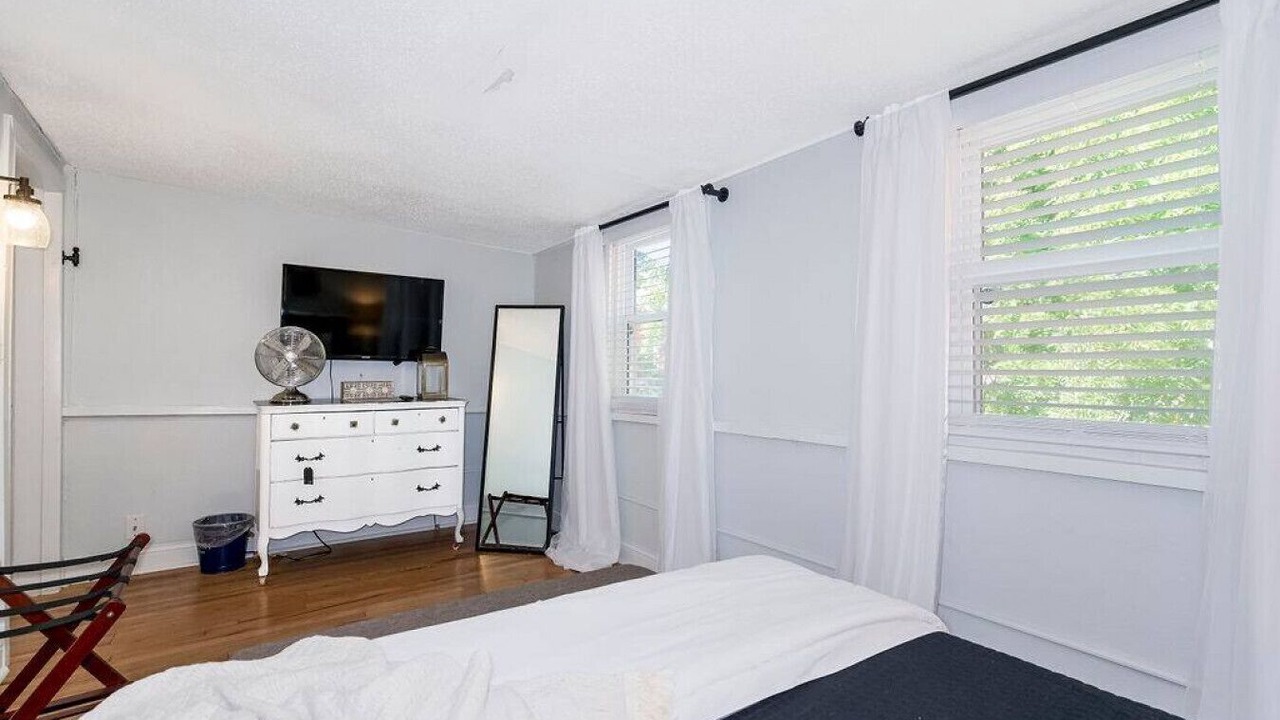 Photo of Bedroom in South Hyde Park