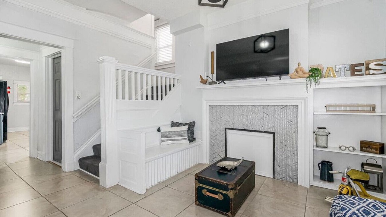 Photo of Livingroom in South Hyde Park