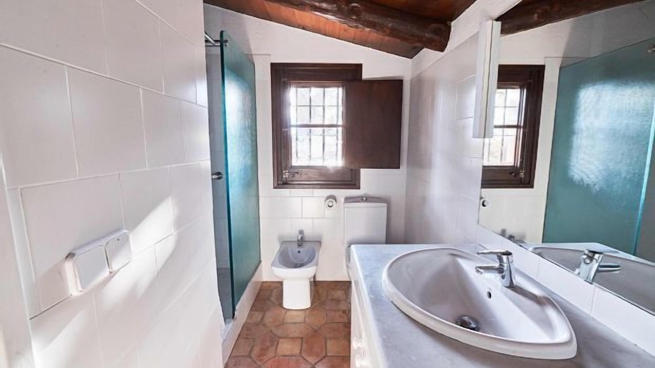 Photo of Bathroom in Capmany