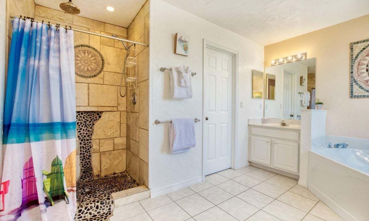 Photo of Bathroom in Beachwalk Isles