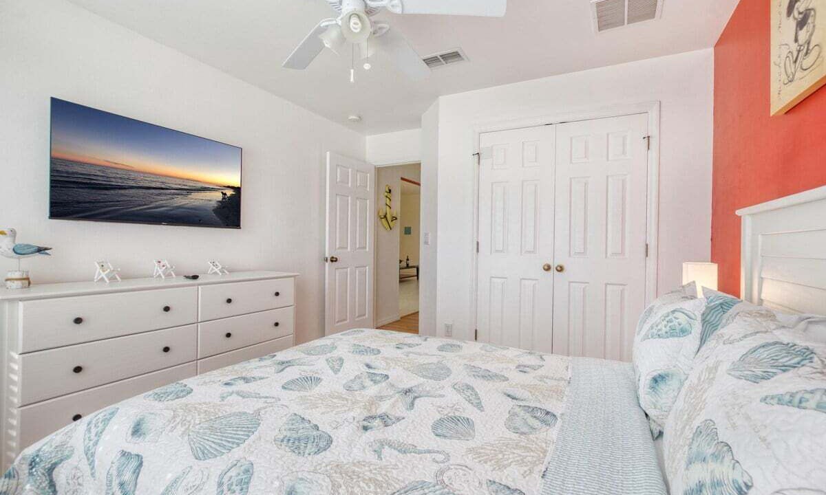 Photo of Bedroom in Beachwalk Isles